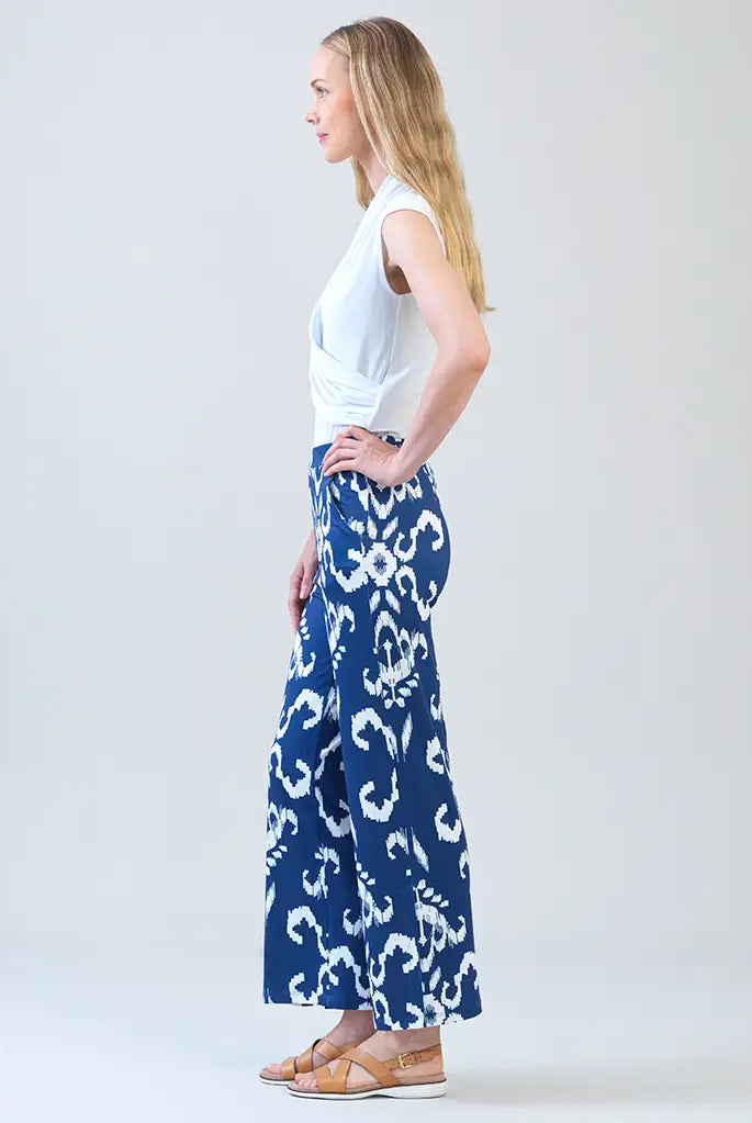 Side view of model wearing white shirt with blue print pants